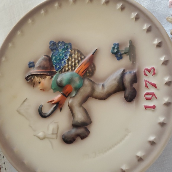 W.Goebel-Porzellan Fabrik , hand painted , M.J Hummel 3th Annual Plate 1973 - Picture 6 of 12